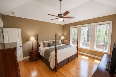 Bedroom - 450 White Oak Dr, Nancy, KY 42544 photo 2 of 4