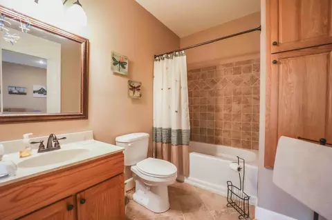 Bath - 450 White Oak Dr, Nancy, KY 42544 photo 5 of 6