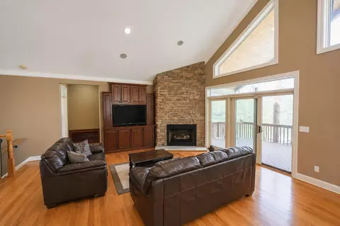 Living - 450 White Oak Dr, Nancy, KY 42544 photo 1 of 4