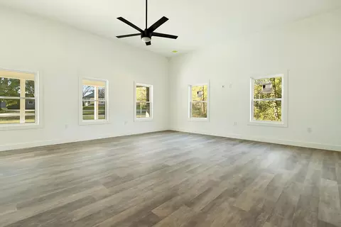 Living - 185 Pine Tree Rd, Nancy, KY 42544 photo 2 of 3