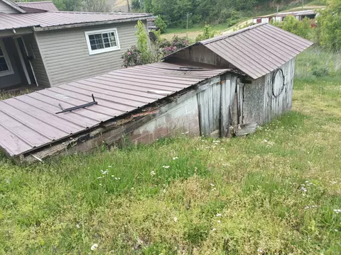 Exterior - 2933 Ky Route-1092, Flat Gap, KY 41219 photo 8 of 9