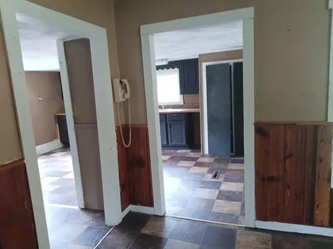 Entry Way - 2933 Ky Route-1092, Flat Gap, KY 41219 photo 1 of 1