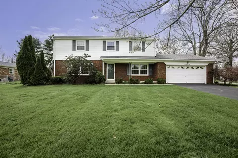 128 Ravenwood Rd, Versailles, KY 40383