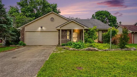 132 Chestnut Ln, Versailles, KY 40383