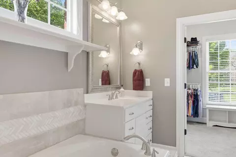 Bath - 102 Cherry Hill Dr, Georgetown, KY 40324 photo 3 of 11