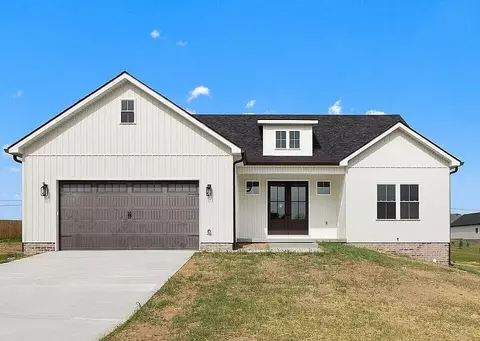 925 Meadow Ln, Harrodsburg, KY 40330