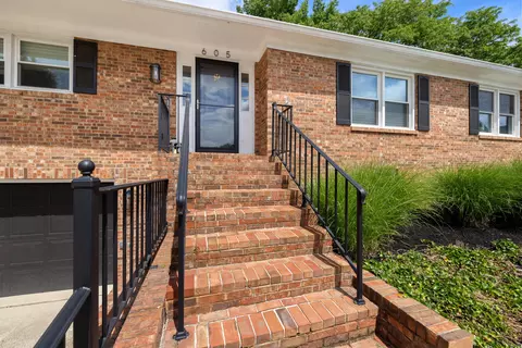 607 Camino Dr, Lexington, KY 40502