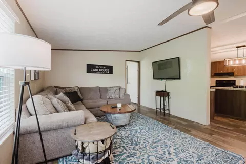 Living - 584 Casey Rd, Corbin, KY 40701 photo 1 of 2
