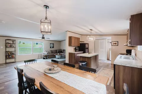 Dining - 584 Casey Rd, Corbin, KY 40701 photo 2 of 2
