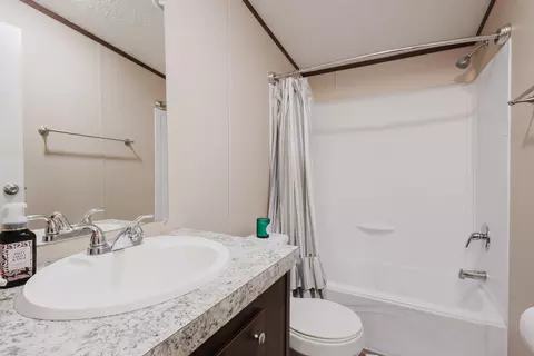 Bath - 584 Casey Rd, Corbin, KY 40701 photo 3 of 4