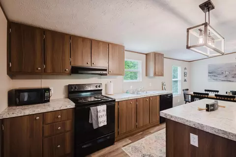 Kitchen - 584 Casey Rd, Corbin, KY 40701 photo 2 of 2