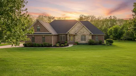 1110 Creekside Dr, Lawrenceburg, KY 40342