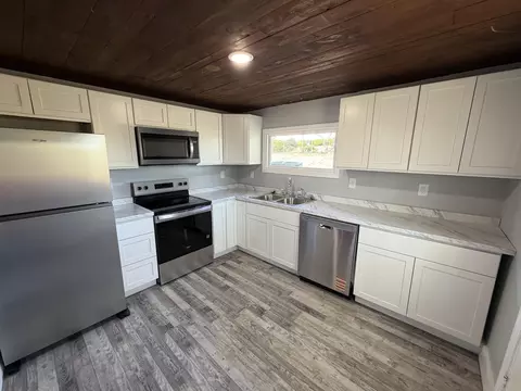 Kitchen - 171 Slate Rd, Corbin, KY 40701 photo 2 of 2