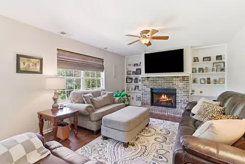 Living - 217 Redding Rd, Georgetown, KY 40324 photo 2 of 3