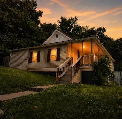 26 Todd St, Livingston, KY 40445