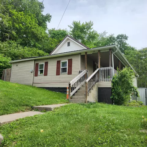 26 Todd St, Livingston, KY 40445
