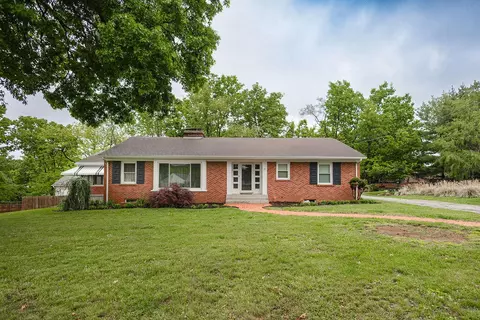 27 Hampton Ave, Winchester, KY 40391