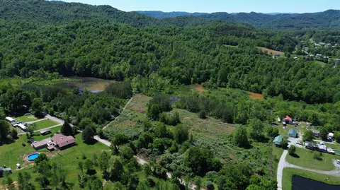 9999 Lick Branch Rd, Flat Lick, KY 40935