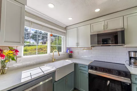 Kitchen - 52 Wilson Loop, Science Hill, KY 42553 photo 1 of 3