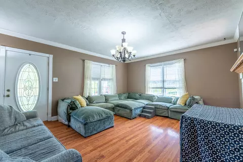 Living - 52 Wilson Loop, Science Hill, KY 42553 photo 2 of 2