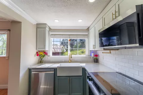 Kitchen - 52 Wilson Loop, Science Hill, KY 42553 photo 3 of 3