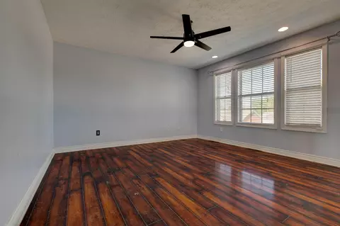 Living - 2078 Jd Cir, Berea, KY 40403 photo 1 of 3