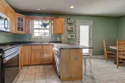 Kitchen - 2078 Jd Cir, Berea, KY 40403 photo 1 of 3