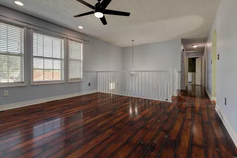 Living - 2078 Jd Cir, Berea, KY 40403 photo 3 of 3