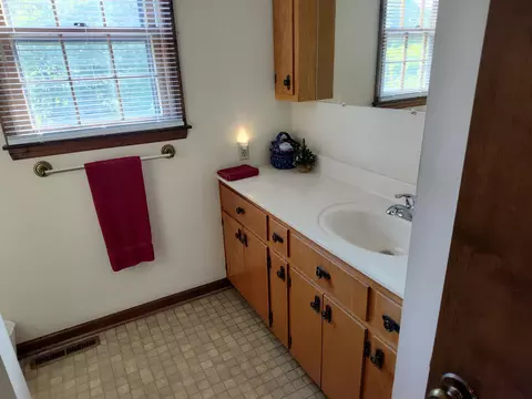 Bath - Undisclosed, Berea, KY 40403 photo 4 of 5
