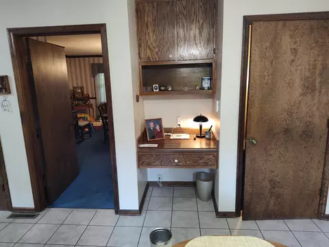 Entry Way - Undisclosed, Berea, KY 40403 photo 3 of 5