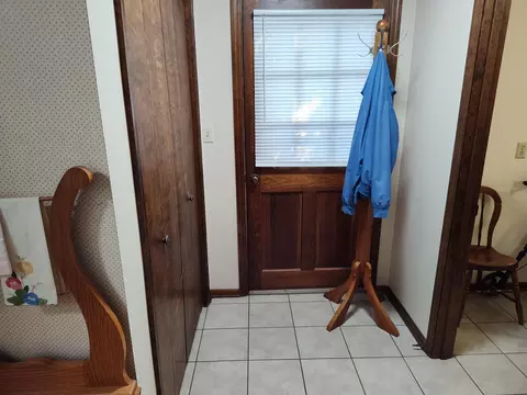 Entry Way - Undisclosed, Berea, KY 40403 photo 4 of 5
