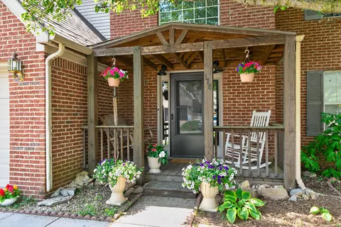 Exterior - 178 Old Post Rd, Paris, KY 40361 photo 3 of 10