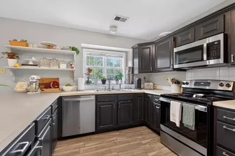 Kitchen - 178 Old Post Rd, Paris, KY 40361 photo 2 of 3