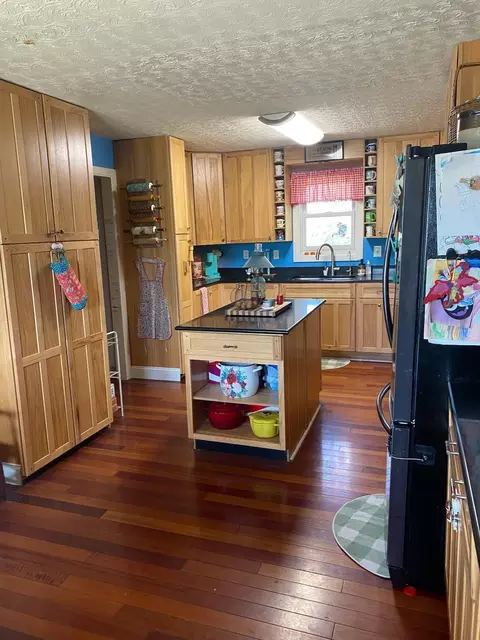 Kitchen - 53 Mockingbird St, Lancaster, KY 40444 photo 7 of 7