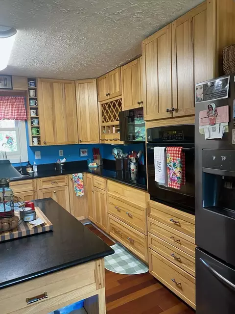 Kitchen - 53 Mockingbird St, Lancaster, KY 40444 photo 5 of 7