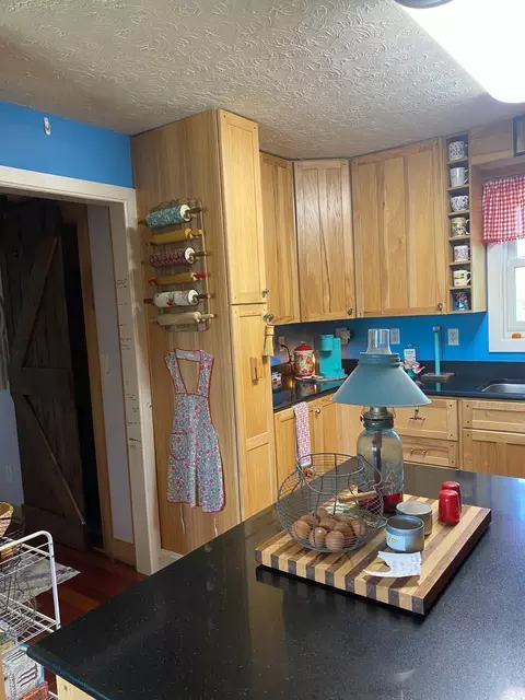 Kitchen - 53 Mockingbird St, Lancaster, KY 40444 photo 4 of 7