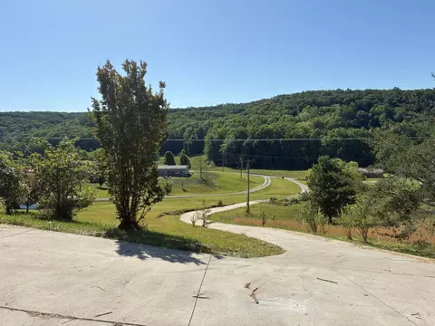 872 S Dogwood Dr, Berea, KY 40403