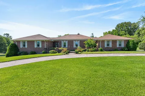 202 S Stourbridge Rd, Versailles, KY 40383
