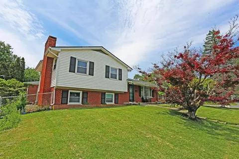 2198 Garden Springs Dr, Lexington, KY 40504