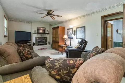 Living - 46 Little Current Trl, Corbin, KY 40701 photo 3 of 3