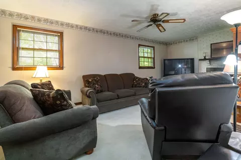 Living - 46 Little Current Trl, Corbin, KY 40701 photo 2 of 3