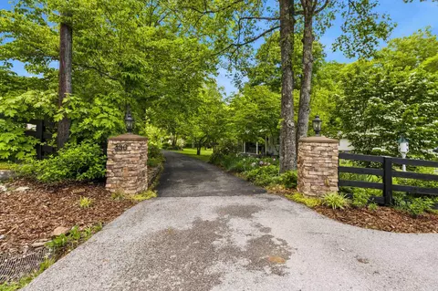 330 Cornett Dr, Wallins Creek, KY 40873