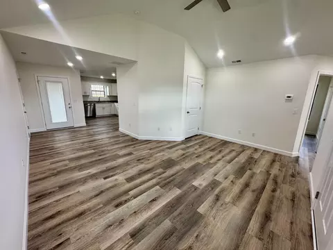 Living - 114 Bow Bridge Dr, Berea, KY 40403 photo 2 of 2