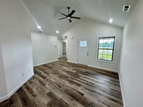 Living - 114 Bow Bridge Dr, Berea, KY 40403 photo 1 of 2