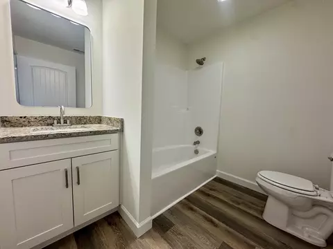 Bath - 114 Bow Bridge Dr, Berea, KY 40403 photo 1 of 2