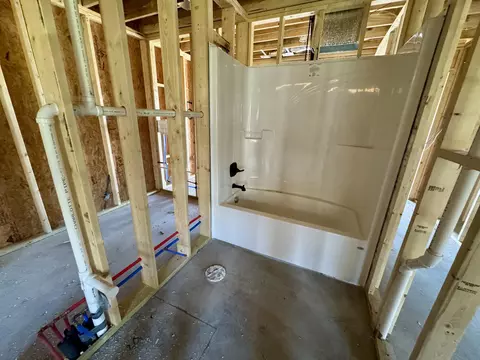 Bath - 116 Bow Bridge Dr, Berea, KY 40403 photo 1 of 3