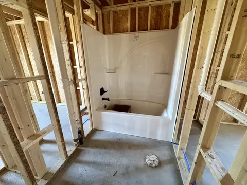 Bath - 116 Bow Bridge Dr, Berea, KY 40403 photo 3 of 3