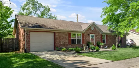 102 Parkwood Dr, Wilmore, KY 40390