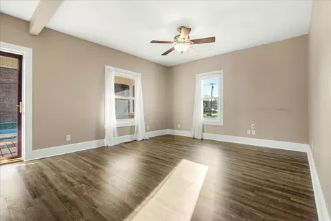 Living - 518 17th St, Corbin, KY 40701 photo 2 of 4