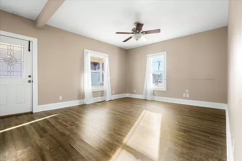 Living - 518 17th St, Corbin, KY 40701 photo 3 of 4